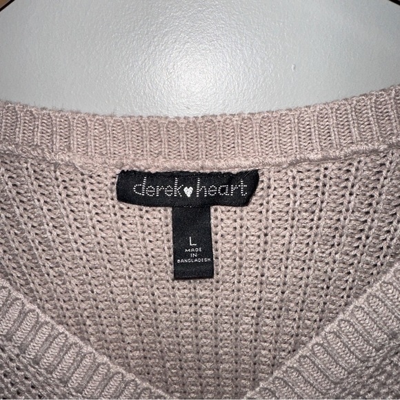 Derek Heart Knit vneck sweater - Picture 4 of 6